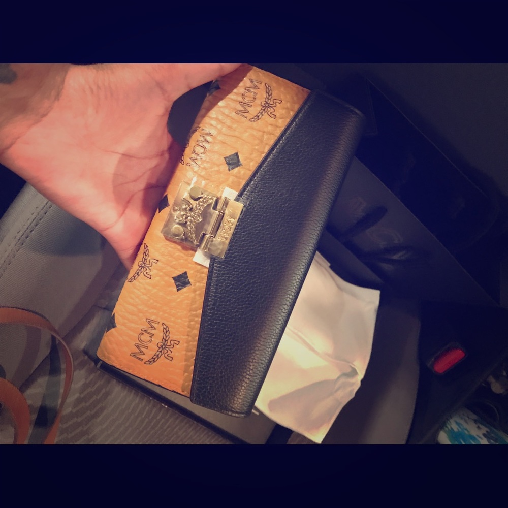 Mcm wallet on a chain